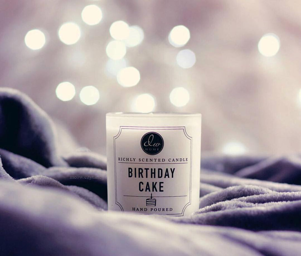 DW Home Birthday Cake kvapioji žvakė